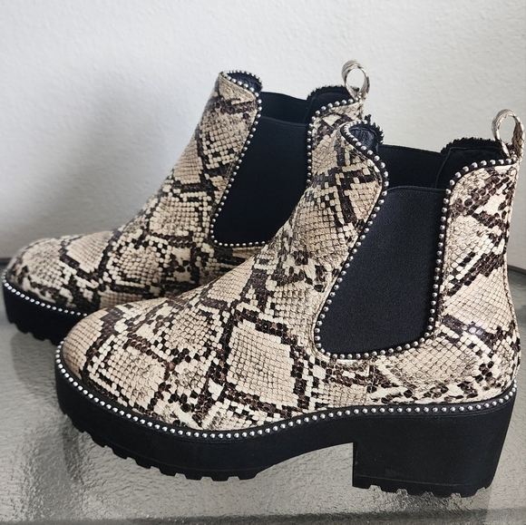 Tinstree Chelsea Women's Ankle Boots Snakeskin Print Combat Chunky Heel Sz 9.5 - Picture 2 of 14